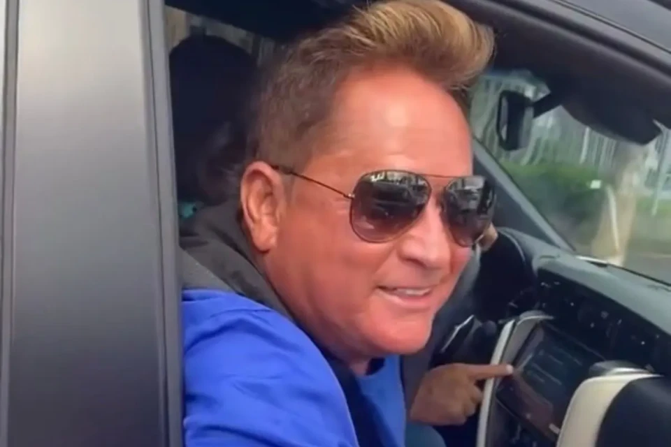 Leonardo canta para policial ao fazer teste do bafômetro; vídeo Gravação com o pai de Zé Felipe viralizou assista