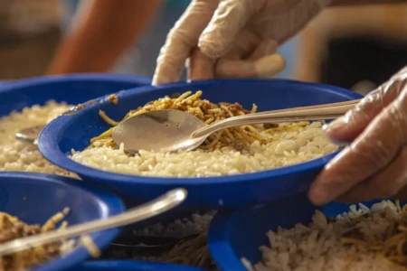 Após 3 anos, governo Lula reajusta valores para alimentação escolar pela inflação