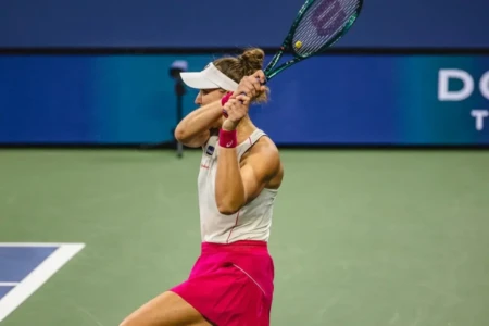 Bia Haddad Maia durante jogo de tênis