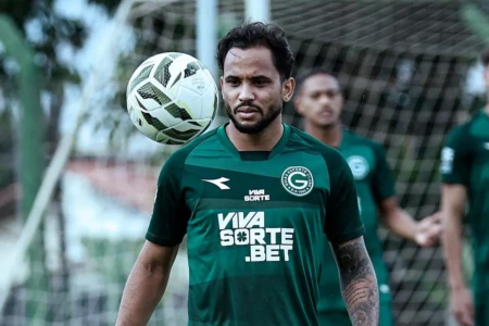 Lourenço irá retornar ao time titular do Goiás