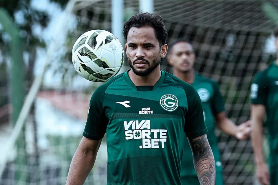 Lourenço irá retornar ao time titular do Goiás