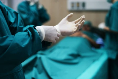 Médico é condenado a prisão por cobrar pacientes por cirurgias feitas pelo SUS crime de corrupção passiva praticado 11 vezes