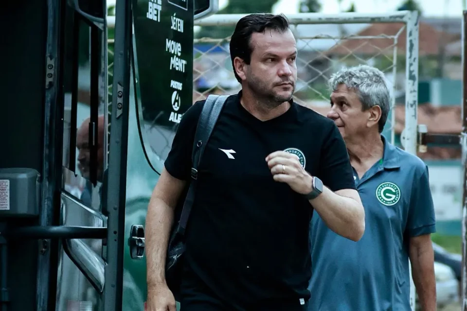 Daniel Paulista comenta atuação da arbitragem no duelo contra o Crac.