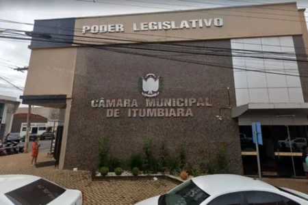 Imagem mostra fachada da Câmara de Itumbiara