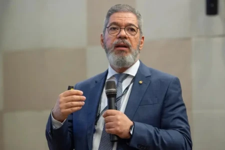 Diretor do Ministério da Justiça é exonerado duas semanas após elogiar Caiado