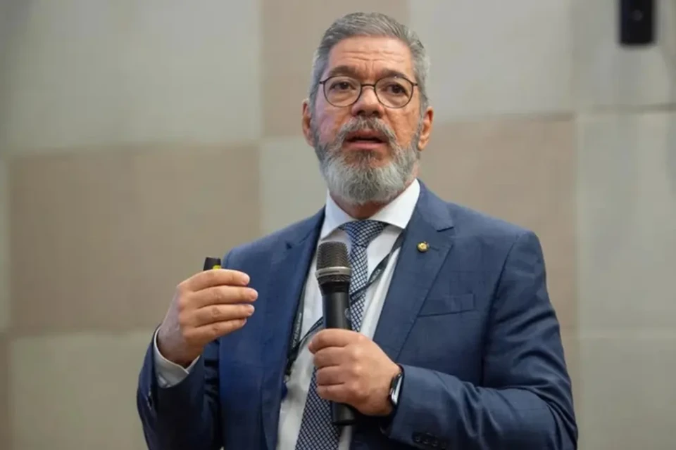Diretor do Ministério da Justiça é exonerado duas semanas após elogiar Caiado