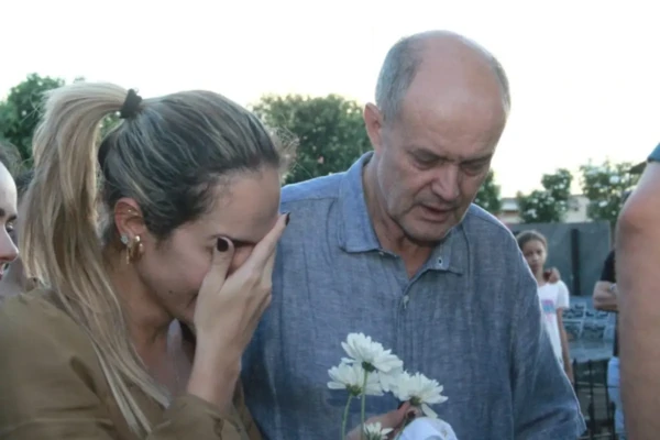 Mãe teria ouvido ameaças no enterro de criança morta pelo pai, em Itumbiara (Foto: André Bragança, para o Mais Goiás)