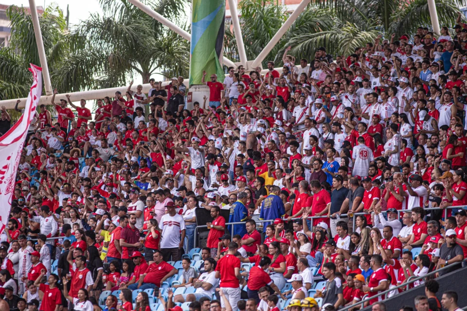 Torcida do Vila Nova no estádio Olímpico