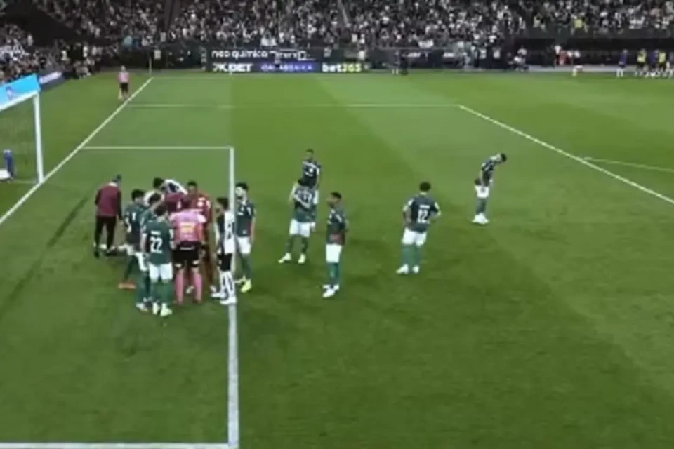 Andreas Pereira durante partida contra o Corinthians