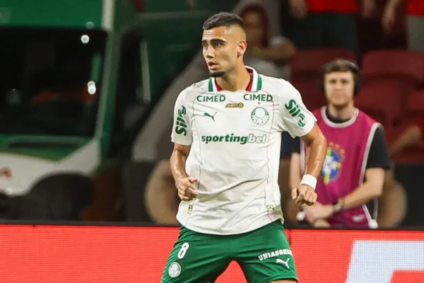 Andreas Pereira em partida pelo Palmeiras