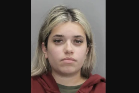 Babá brasileira é condenada a 10 anos de prisão por envolvimento em assassinato nos EUA ela e o amante mataram a esposa dele e um outro homem