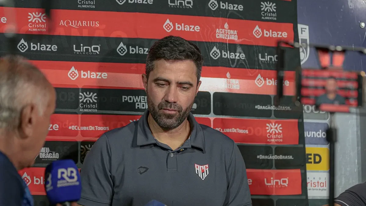 Rafael Lacerda em coletiva no Atlético