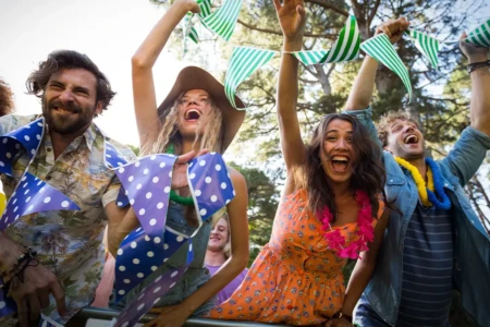 É preciso estar atento à troca de cartões e falsos ingressos. Foto: Envato