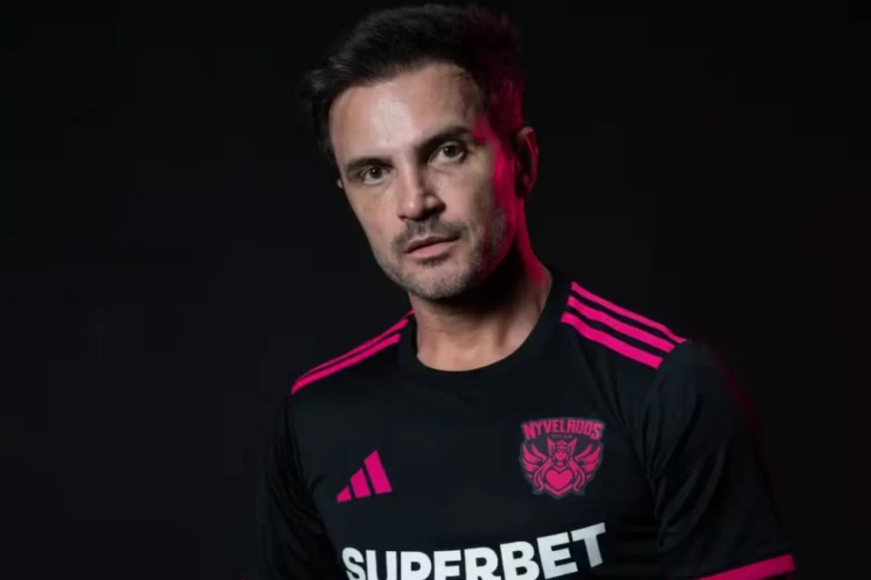 Falcão com a camisa do Nyvelados