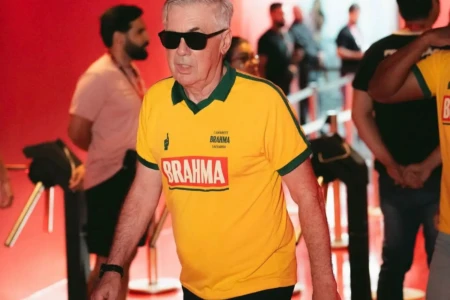 Ancelotti participa de campanha publicitária e vive de perto a festa brasileira