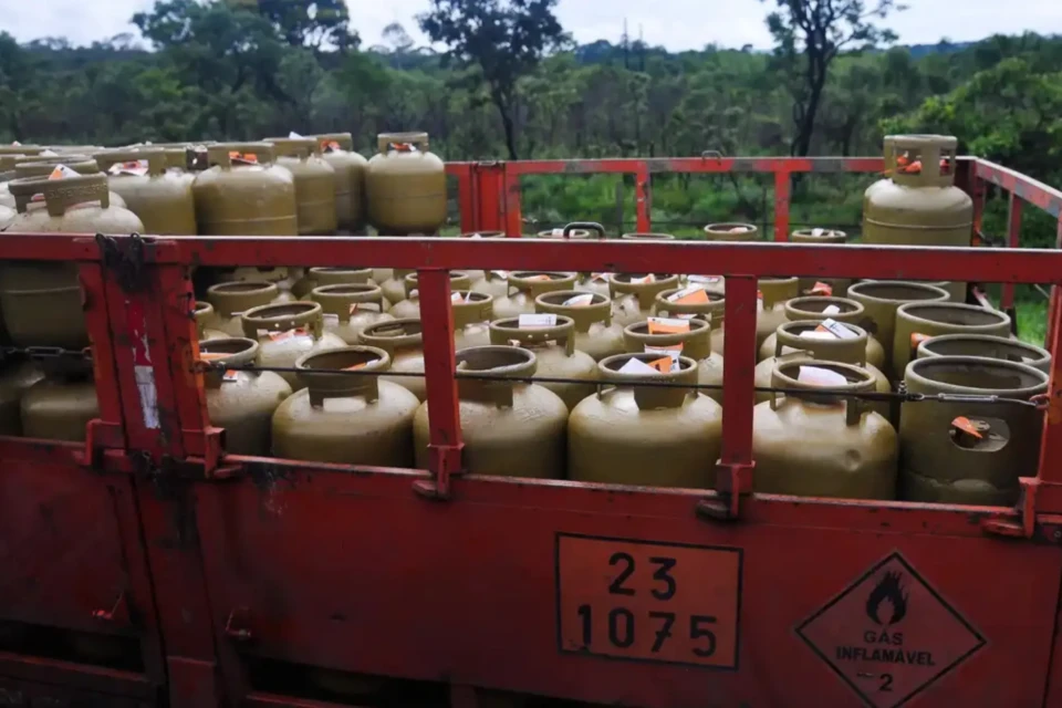 _botijao_de_13_quilos_de_gas_de_cozinha_mcajr_abr_201120214528