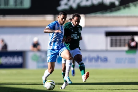 Goiás confirma favoritismo, vence o Crac e avança no Goianão