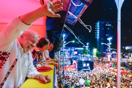 Em vídeo, Lula se empolga com carnaval de Salvador: 'impossível ficar parado' (Foto: Reprodução)