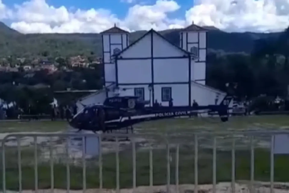 helicoptero x igreja x piri