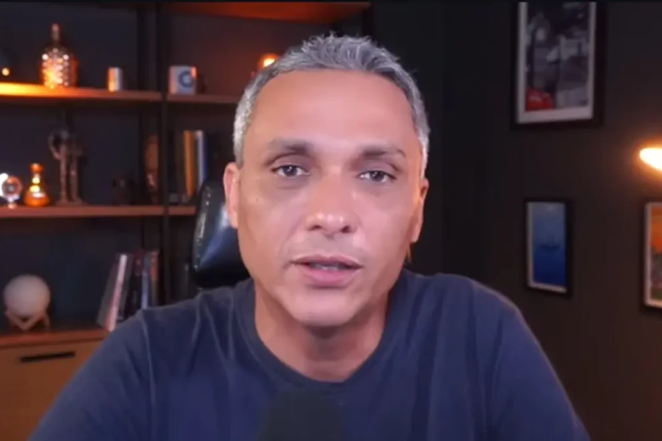 "Fogo amigo chegou a um nível que não dá mais", diz Gayer em comunicado nas redes