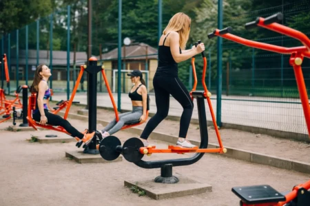 Cidade em Goiás vai ganhar academia ao ar livre com inteligência artificial e carga regulável; saiba onde Espaço terá equipamentos modernos