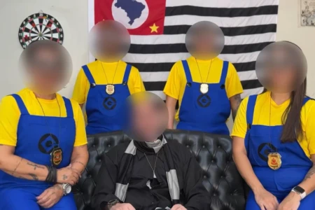 Com fantasias de Minions, policiais prendem quatro no Carnaval de SP vídeo Agentes infiltrados em blocos flagraram furtos e tráfico