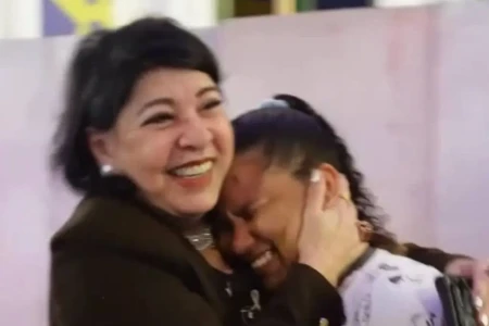 Roberta Miranda emociona vendedora ambulante após pagar R$ 800 por pipoca; vídeo Vídeo do momento viralizou nas redes sociais