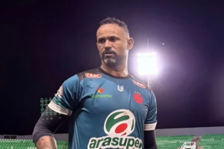 Goleiro Bruno fica perto de duelo contra o Vila Nova na Copa do Brasil