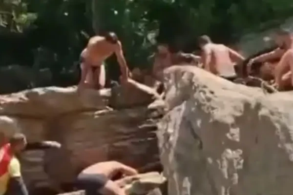 Criança sobrevive a afogamento após 20 minutos submersa em fenda de cachoeira em Pirenópolis Vítima caiu na água e ficou presa sob uma pedra