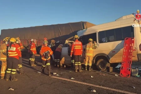 Van que se acidentou na BR-020 operava de forma irregular, diz ANTT