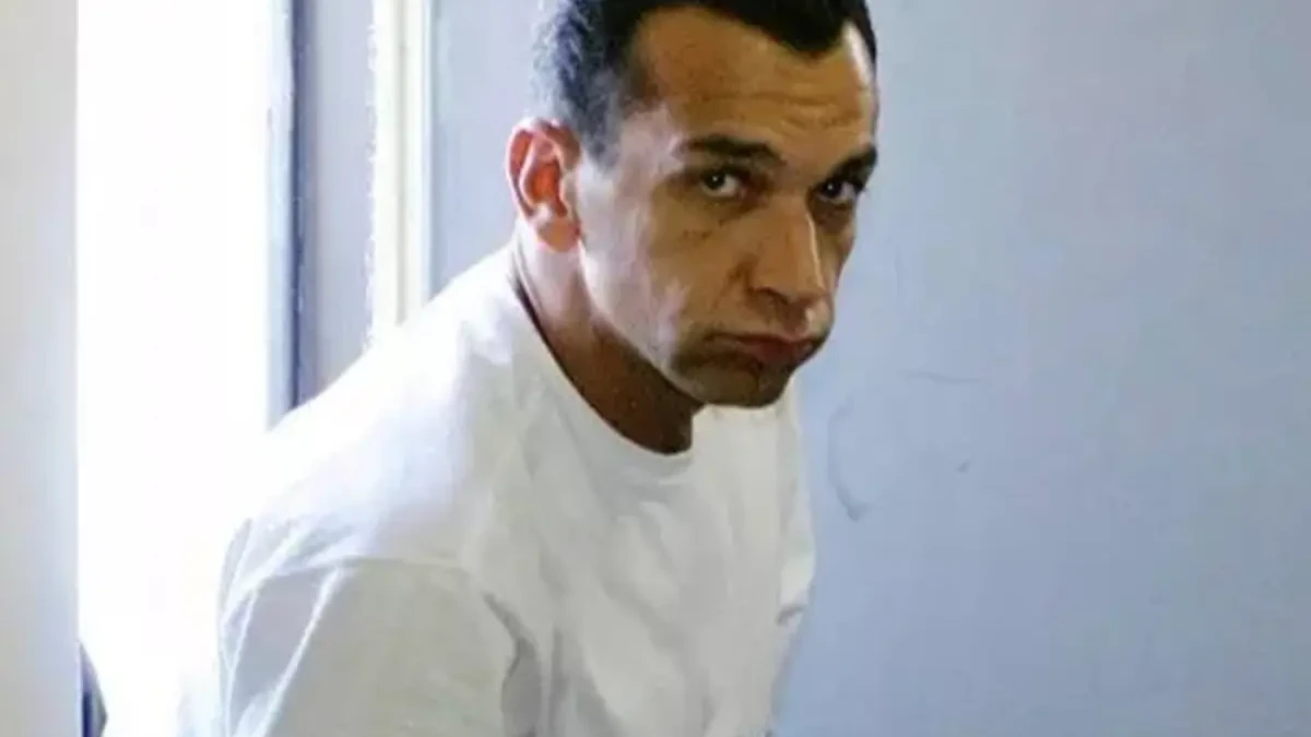 Marcola, líder máximo do PCC, sendo escoltado - (Foto: reprodução/Agência Brasil)