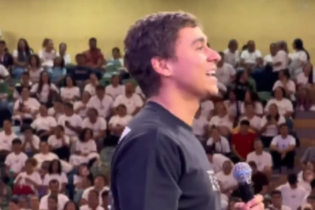 Nikolas Ferreira participa de encontro evangélico em Goiânia; veja trecho (Foto: Reprodução)