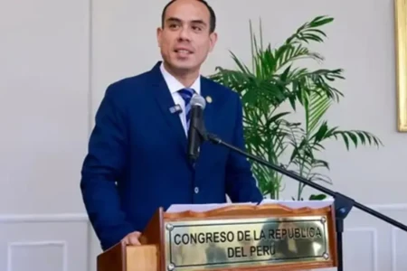 Congresso do Peru derruba presidente e declara cargo vago às vésperas das eleições