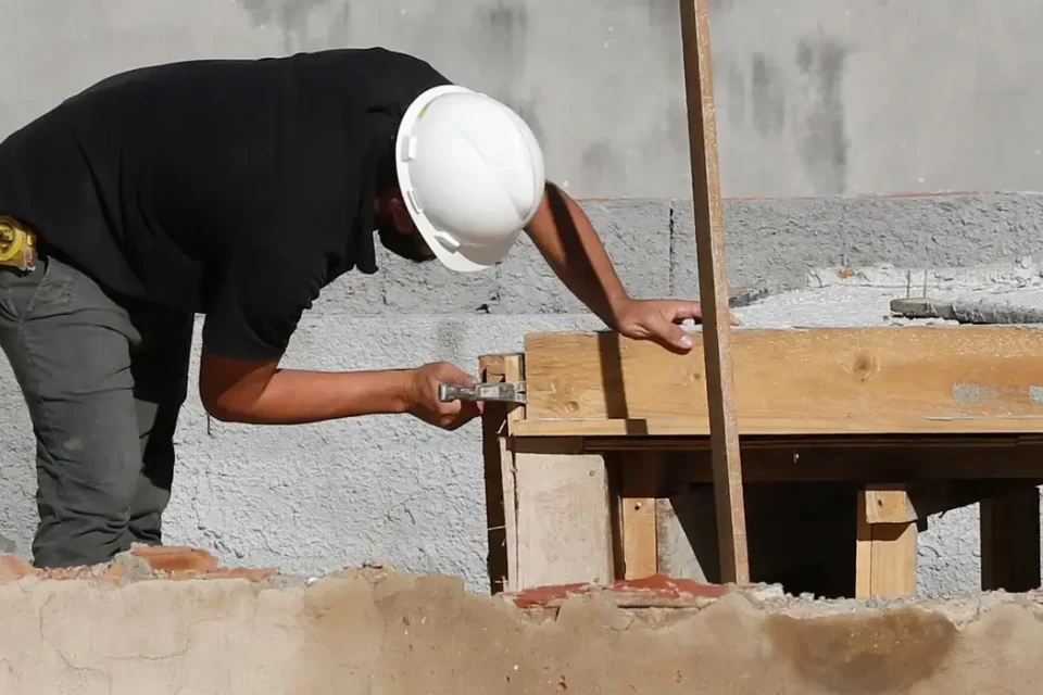 Entenda tudo sobre o juro de obra antes de assumir compra de imóveis em construção