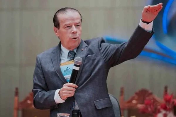 Pastor diz que integrantes de escola do Rio que homenageou Lula terão câncer na garganta neoconservadores em conserva evangélicos