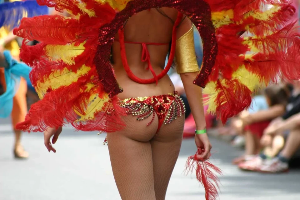 lipoaspiração gorduras do corpo para enxertar nos glúteos Lifting bumbum brasileiro pode ser proibido no Reino Unido; veja o motivo