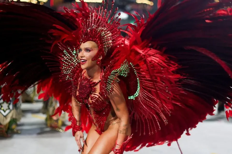 Os bastidores da saída de Virginia da Grande Rio: perfume encalhado e ligação para ex-rainha frente da bateria da escola após polêmicas