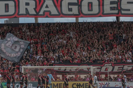 Torcida do Atlético durante partida do Goianão