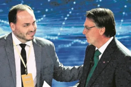 Carlos diz que encontrou Bolsonaro 'sonolento' e 'abatido' em visita à Papudinha (Foto: Instagram/Carlos Bolsonaro)