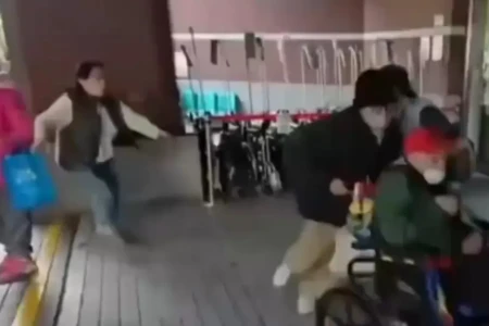 Parentes tiram milionário de 102 anos à força de hospital após descobrir que ele havia se casado com cuidadora União foi celebrada discreta