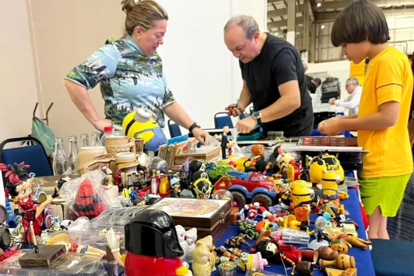 Evento gratuito reúne moedas raras, figurinhas de Copa e itens nostálgicos em shopping de Goiânia Encontro de Multicolecionismo