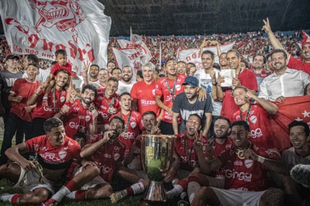 Veja onde estão os campeões goianos pelo Vila Nova e quem segue na luta pelo bicampeonato