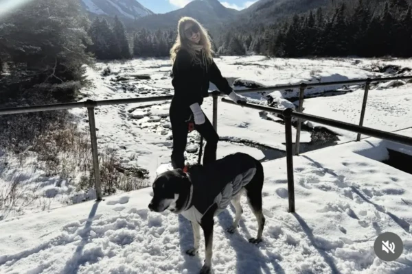 Jovem morre congelada em montanha nos EUA e cão permanece ao lado do corpo Socorristas levaram cerca de seis horas para localizar corpo