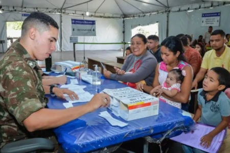 Venezuelanos sendo atendidos durante a Operação Acolhida - (Foto Alexandre Manfrim/Governo Federal)