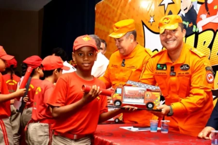 comandante x bombeiro mirim