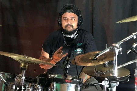 Show neste sábado (21/2), no De Leon Music Pub Mestre da bateria, Junão Cananéia retorna ao Brasil para apresentação especial em Goiânia