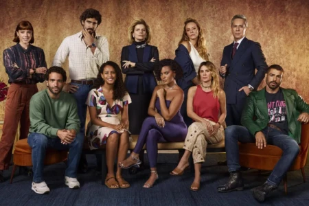 Atrizes da novela Vale Tudo vivem romance discreto; veja fotos As duas passaram o carnaval juntinhas em um camarote da Sapucaí