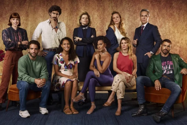 Atrizes da novela Vale Tudo vivem romance discreto; veja fotos As duas passaram o carnaval juntinhas em um camarote da Sapucaí