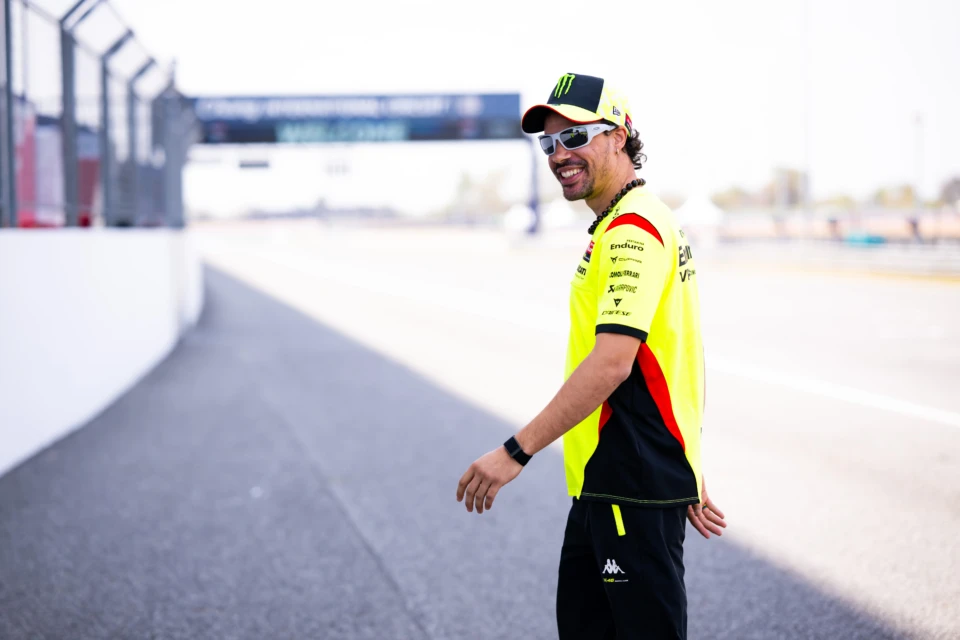 Piloto italiano publica explicação de malandragem após fim do MotoGP em Goiânia Franco Morbidelli repercute vídeo nas redes sociais