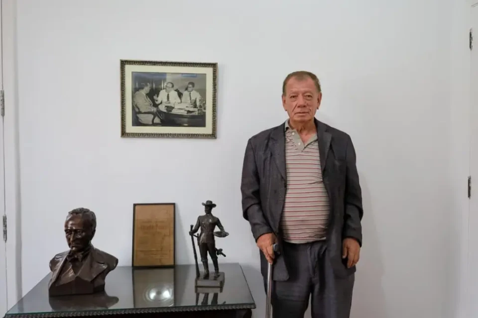 Luiz Carlos Teixeira Bahia, guia do Museu Pedro Ludovico e neto do fundador de Goiânia - (Foto: Thiago Silva/ Secult Goiás)